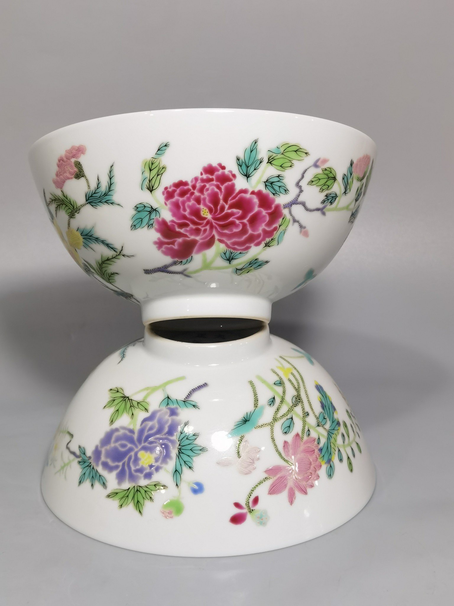 Qing Dynasty Yongzheng A pair of pastel four-season flower bowls