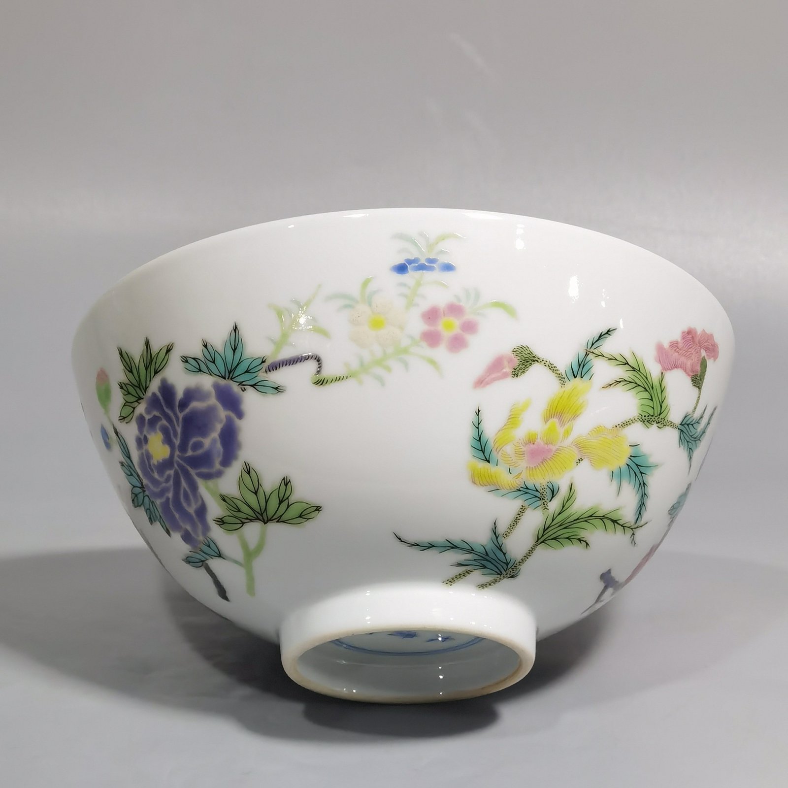 Qing Dynasty Yongzheng A pair of pastel four-season flower bowls