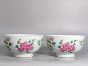 Qing Dynasty Yongzheng A pair of pastel four-season flower bowls