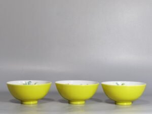 Qing Dynasty Yongzheng a set of pastel lemon yellow tea balls with many children