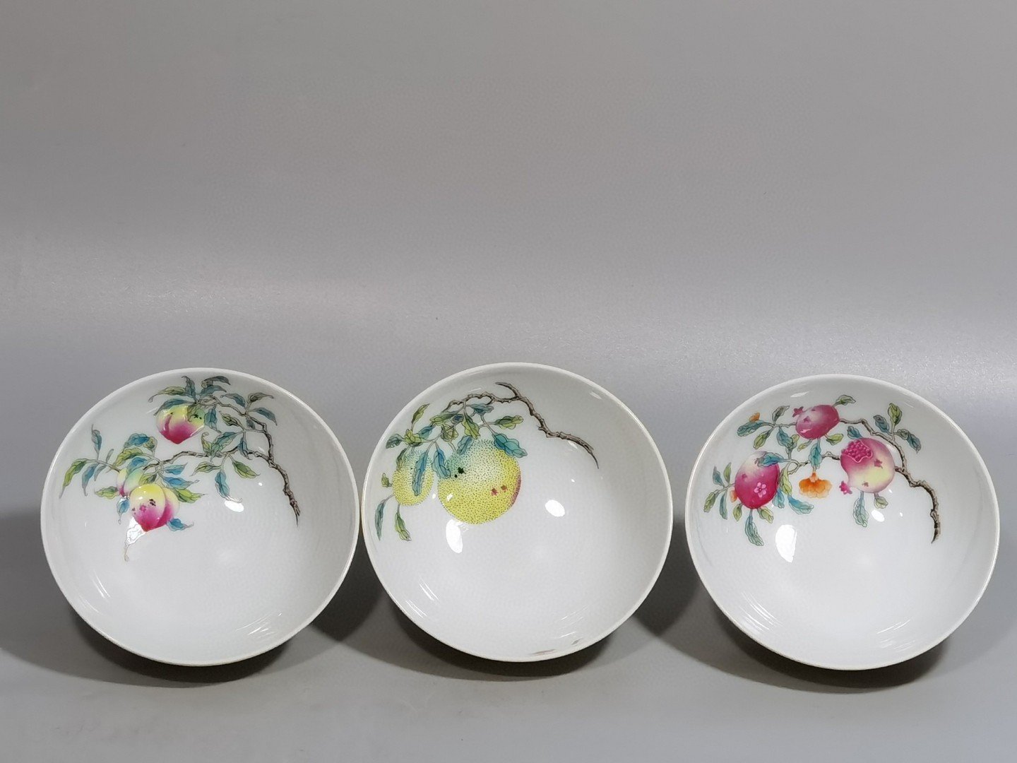 Qing Dynasty Yongzheng a set of pastel lemon yellow tea balls with many children