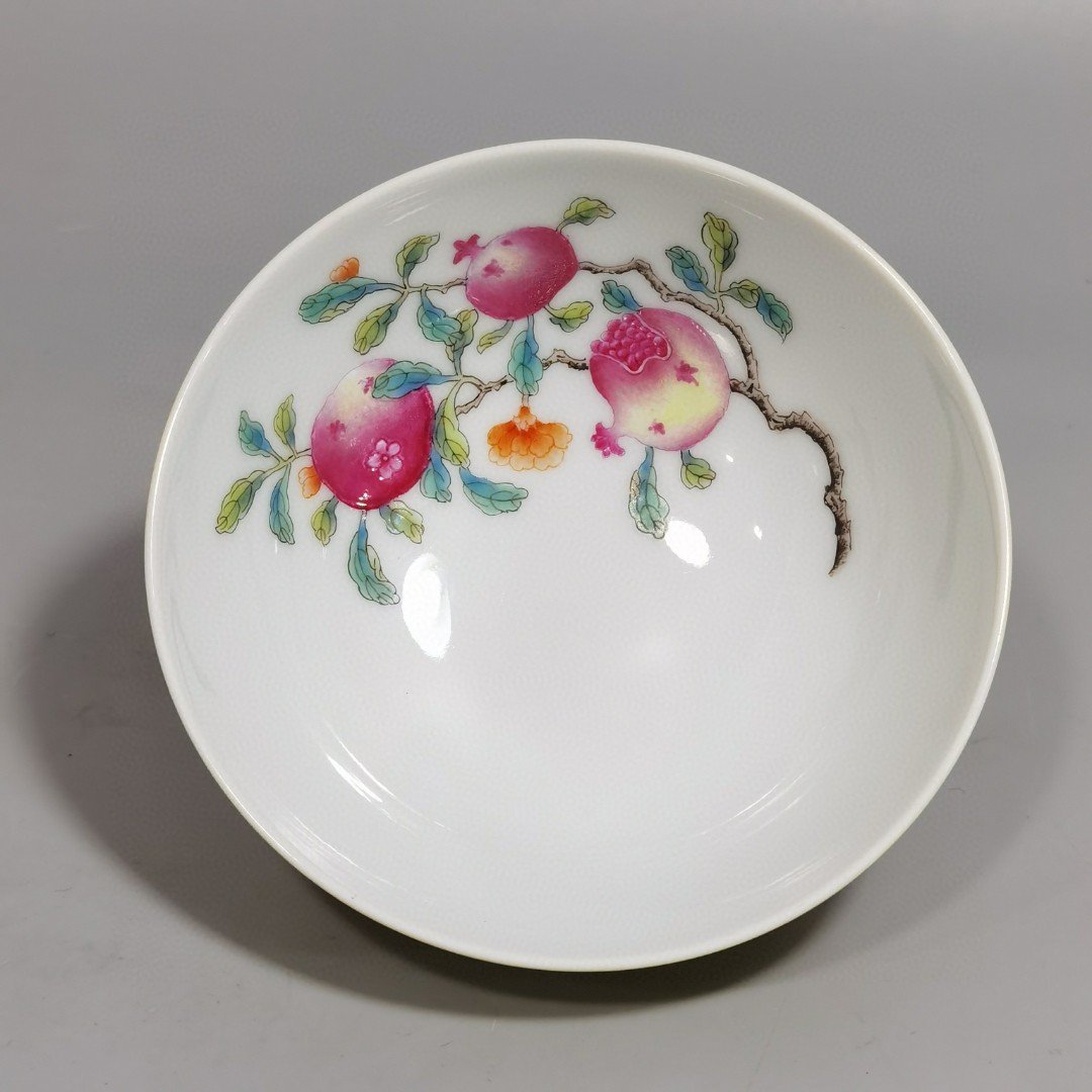 Qing Dynasty Yongzheng a set of pastel lemon yellow tea balls with many children