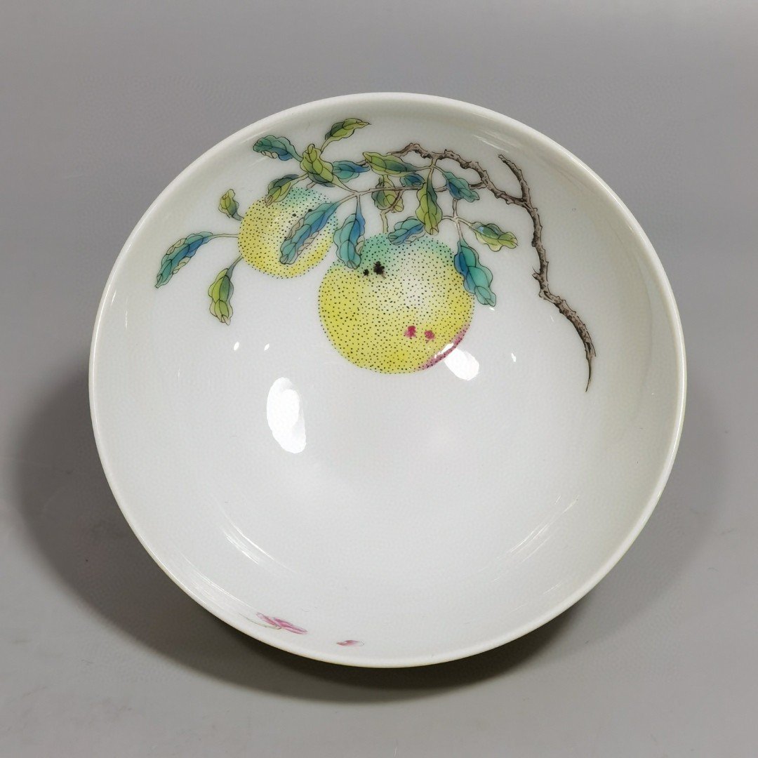 Qing Dynasty Yongzheng a set of pastel lemon yellow tea balls with many children