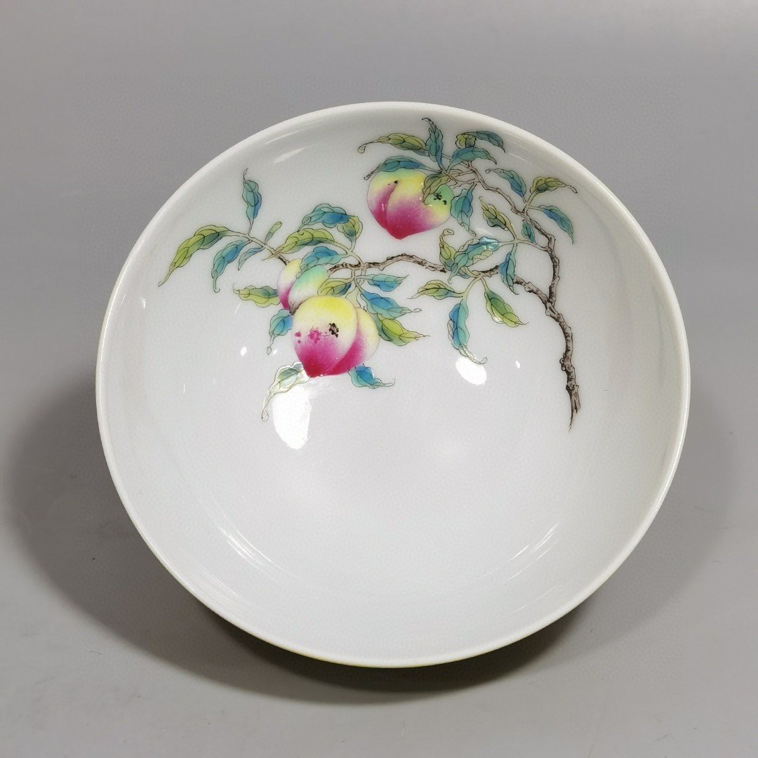 Qing Dynasty Yongzheng a set of pastel lemon yellow tea balls with many children