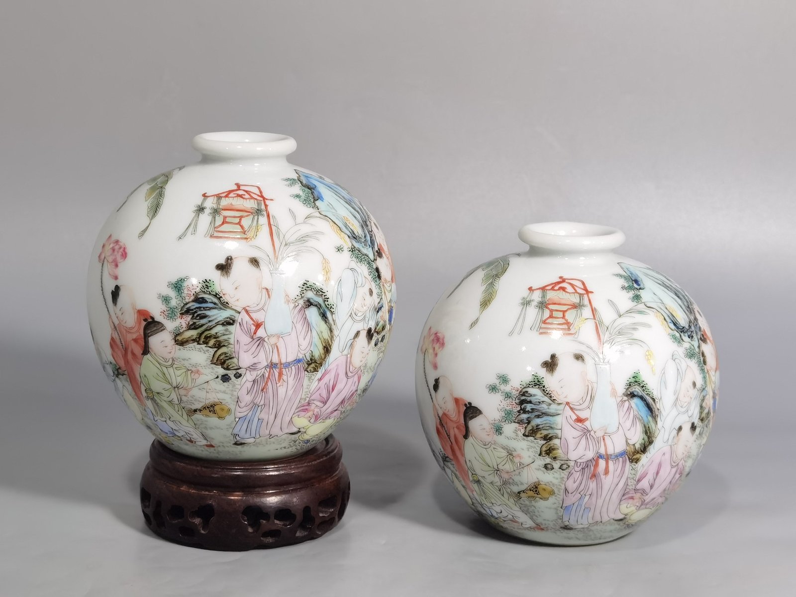 Qing Dynasty Yongzheng Pastel pomegranate statue with baby playing