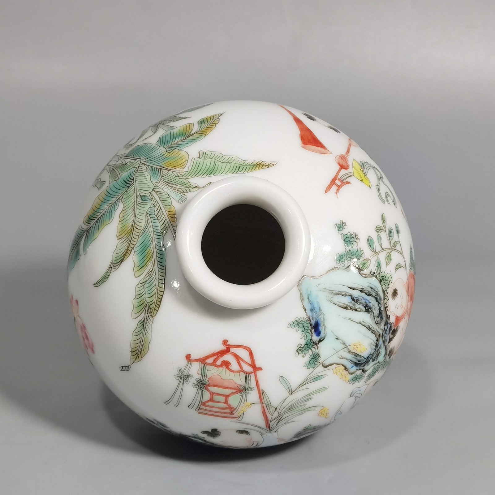 Qing Dynasty Yongzheng Pastel pomegranate statue with baby playing