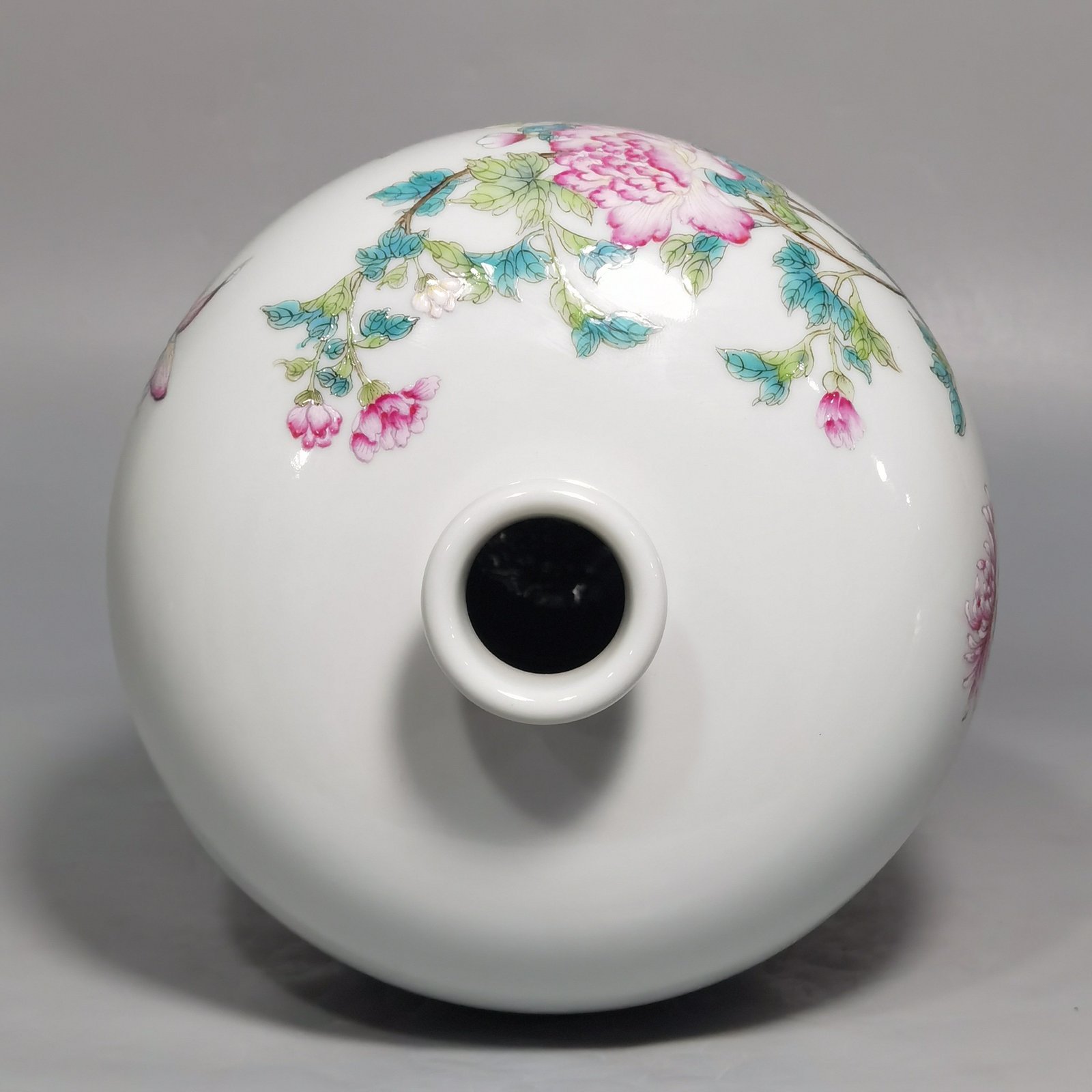 Qing Dynasty Yongzheng Pastel painted plum vase with golden autumn chrysanthemums