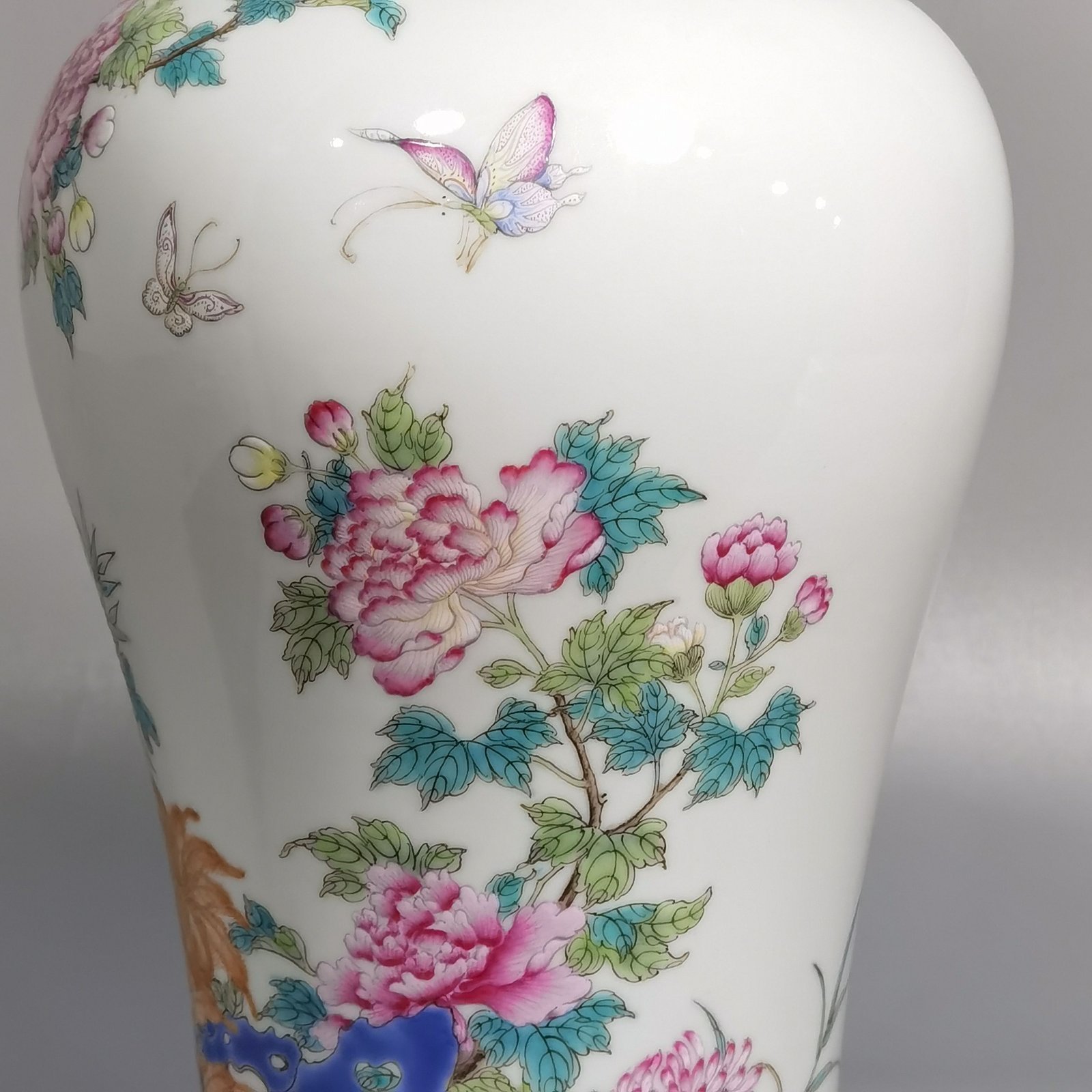Qing Dynasty Yongzheng Pastel painted plum vase with golden autumn chrysanthemums