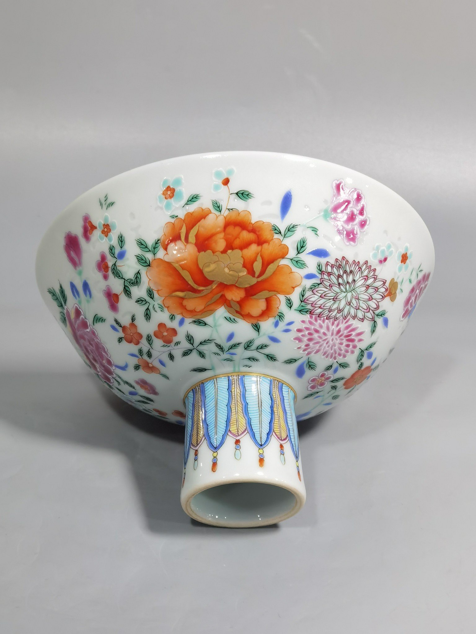 Qing Dynasty Yongzheng Pastel gold flower tall bowl