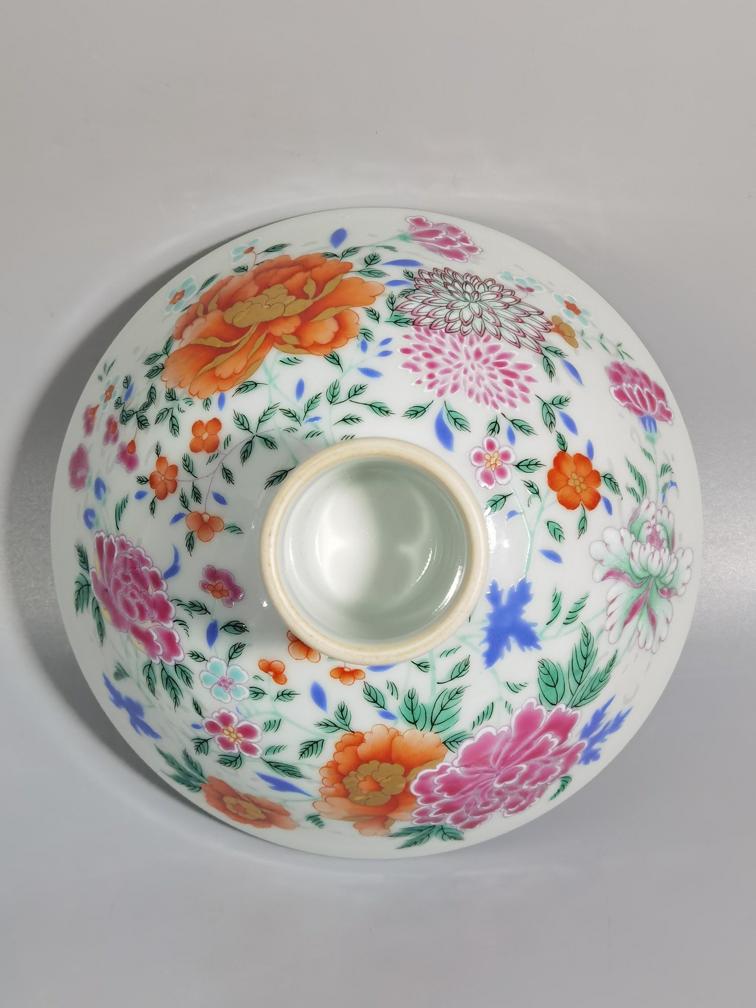 Qing Dynasty Yongzheng Pastel gold flower tall bowl