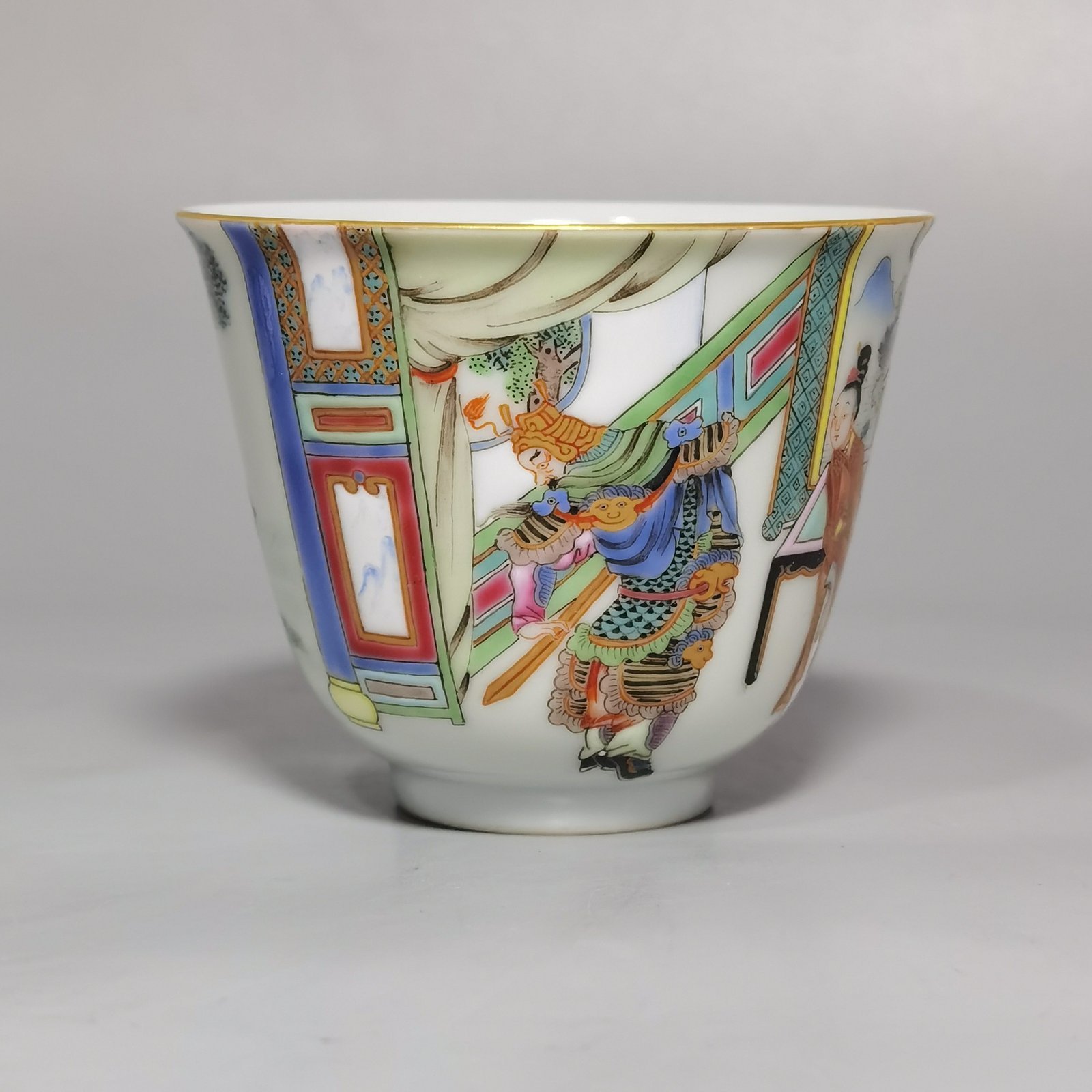Qing Dynasty Yongzheng a pair of pastel painted Golden King Farewell mugs