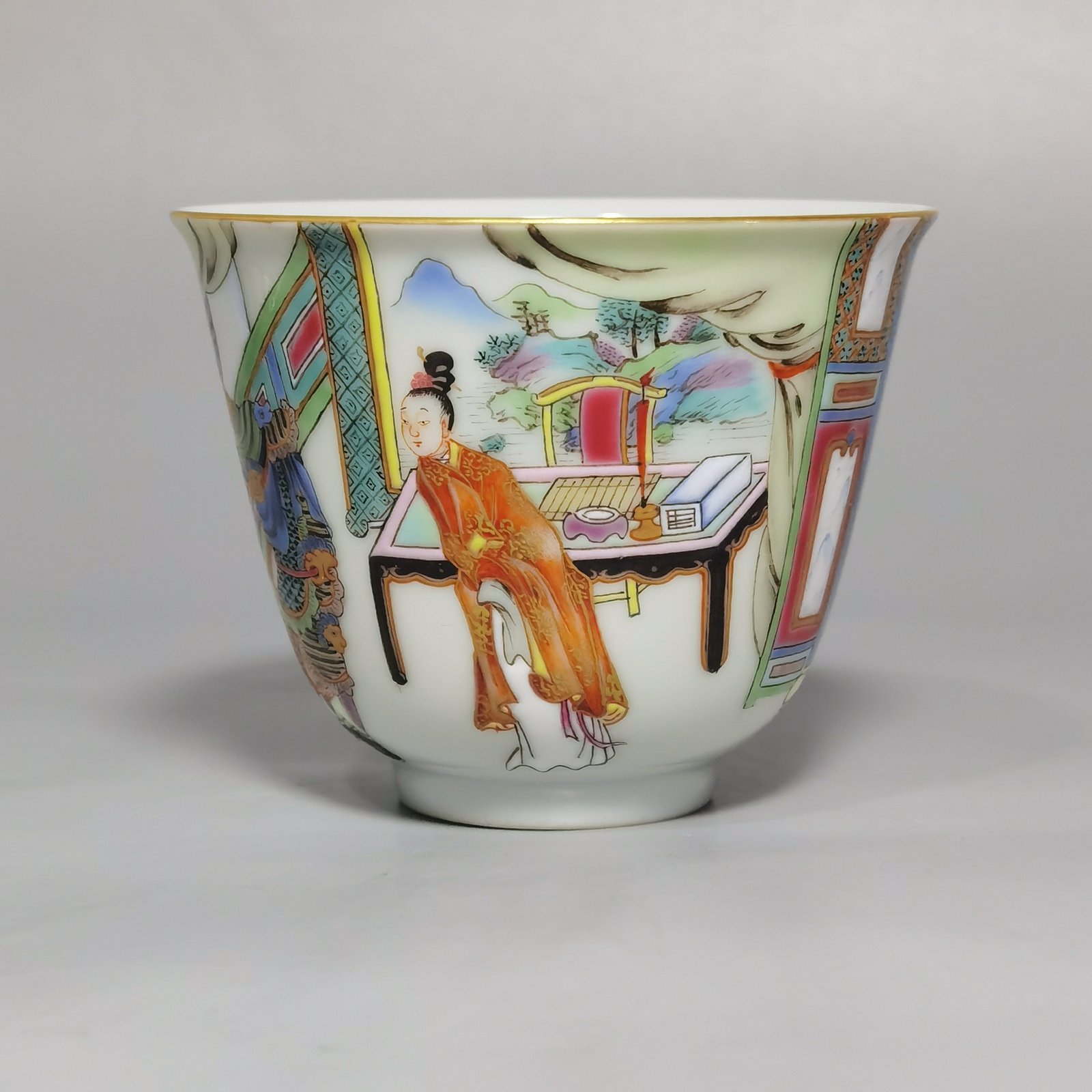 Qing Dynasty Yongzheng a pair of pastel painted Golden King Farewell mugs