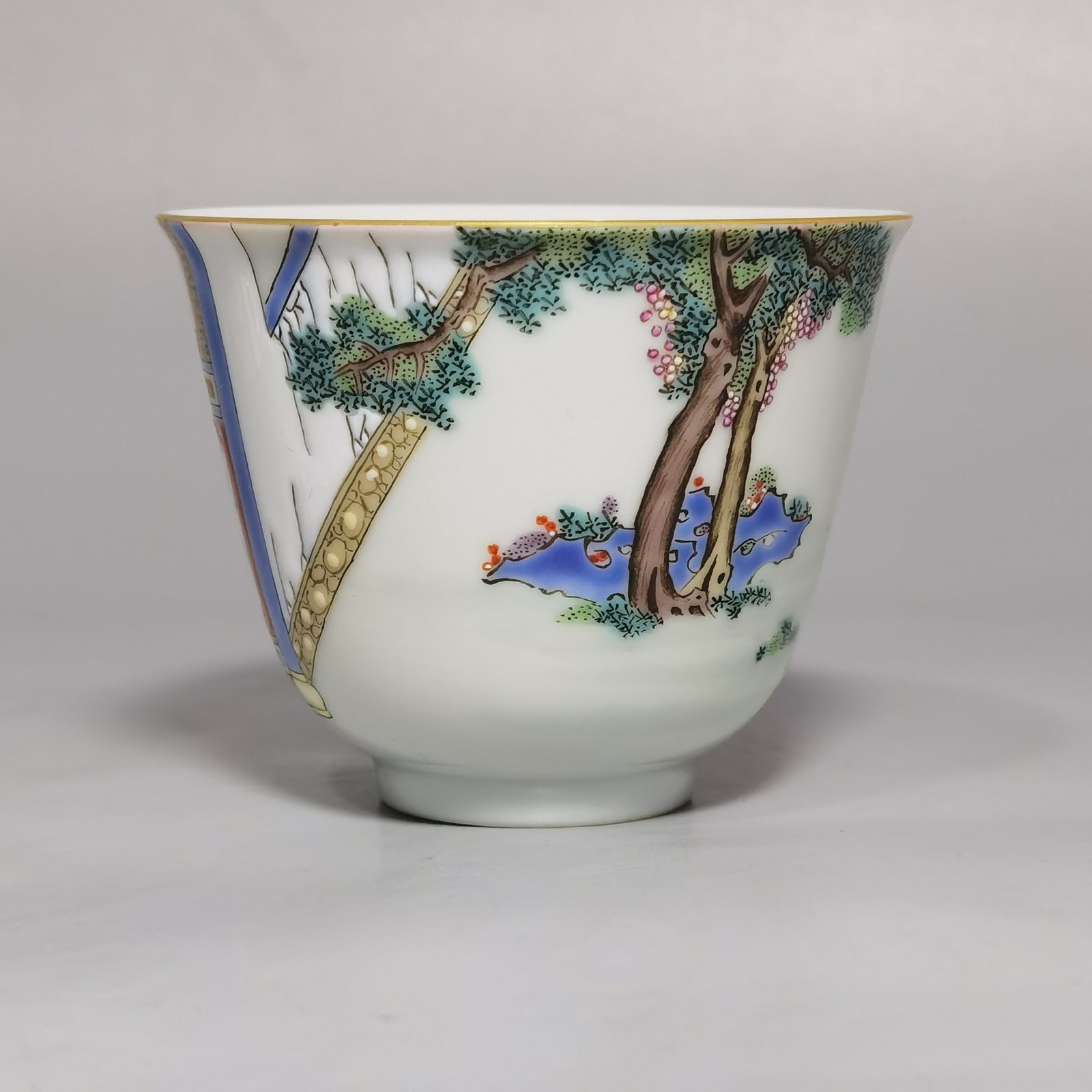 Qing Dynasty Yongzheng a pair of pastel painted Golden King Farewell mugs