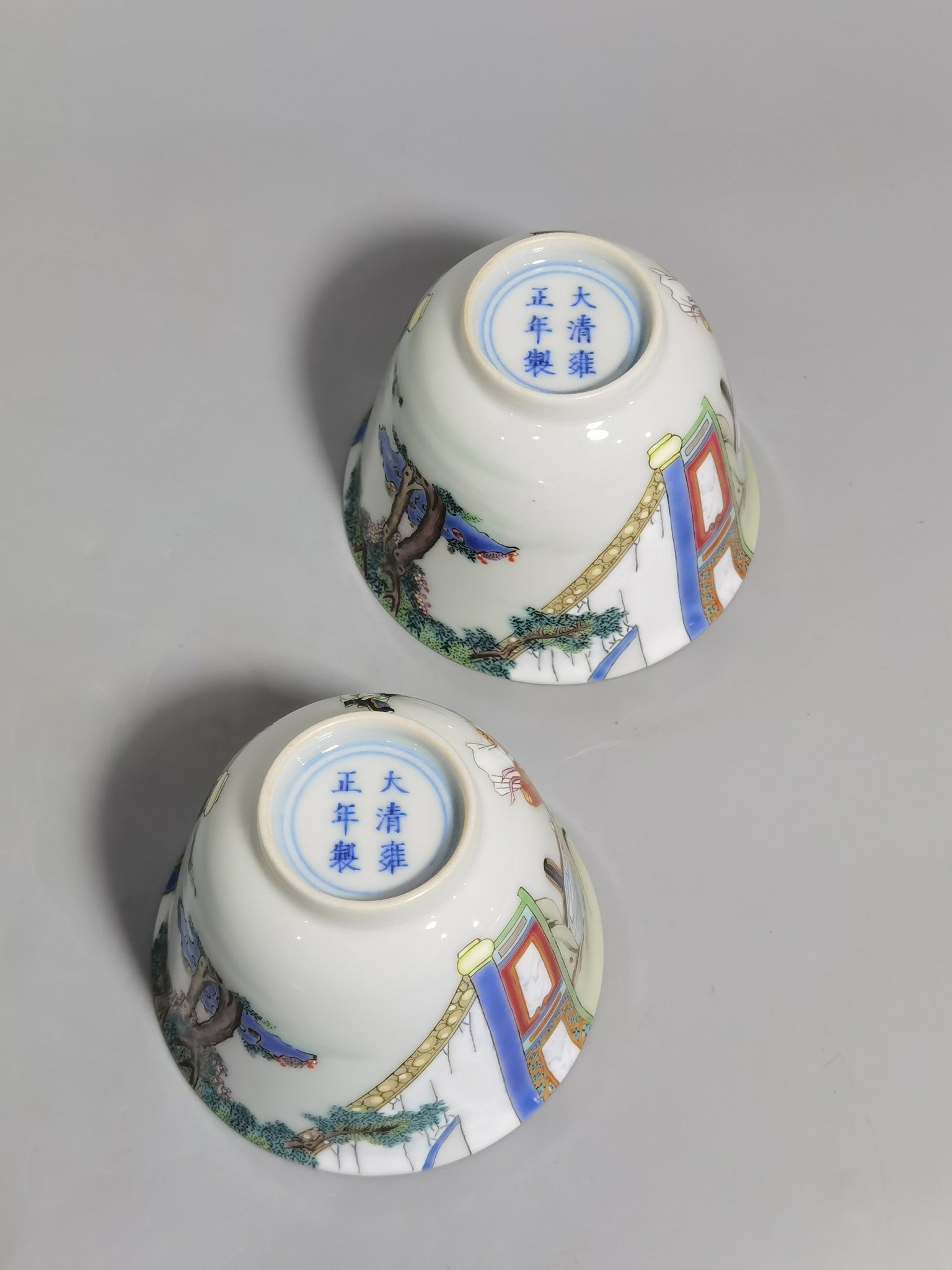 Qing Dynasty Yongzheng a pair of pastel painted Golden King Farewell mugs