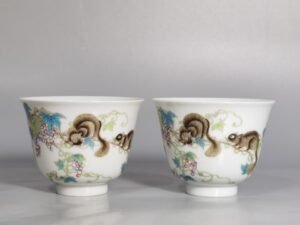 Qing Dynasty Yongzheng A pair of pastel squirrel grape cups