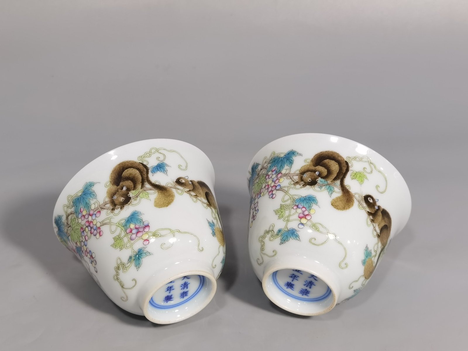 Qing Dynasty Yongzheng A pair of pastel squirrel grape cups