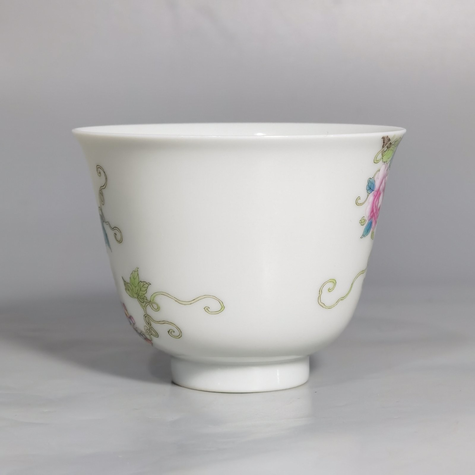 Qing Dynasty Yongzheng A pair of pastel squirrel grape cups