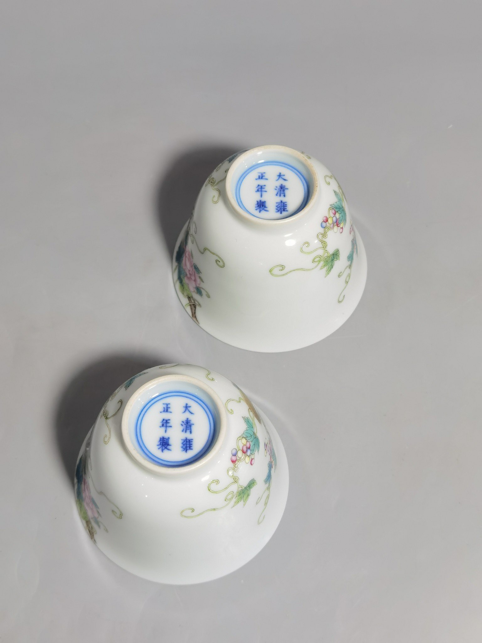 Qing Dynasty Yongzheng A pair of pastel squirrel grape cups