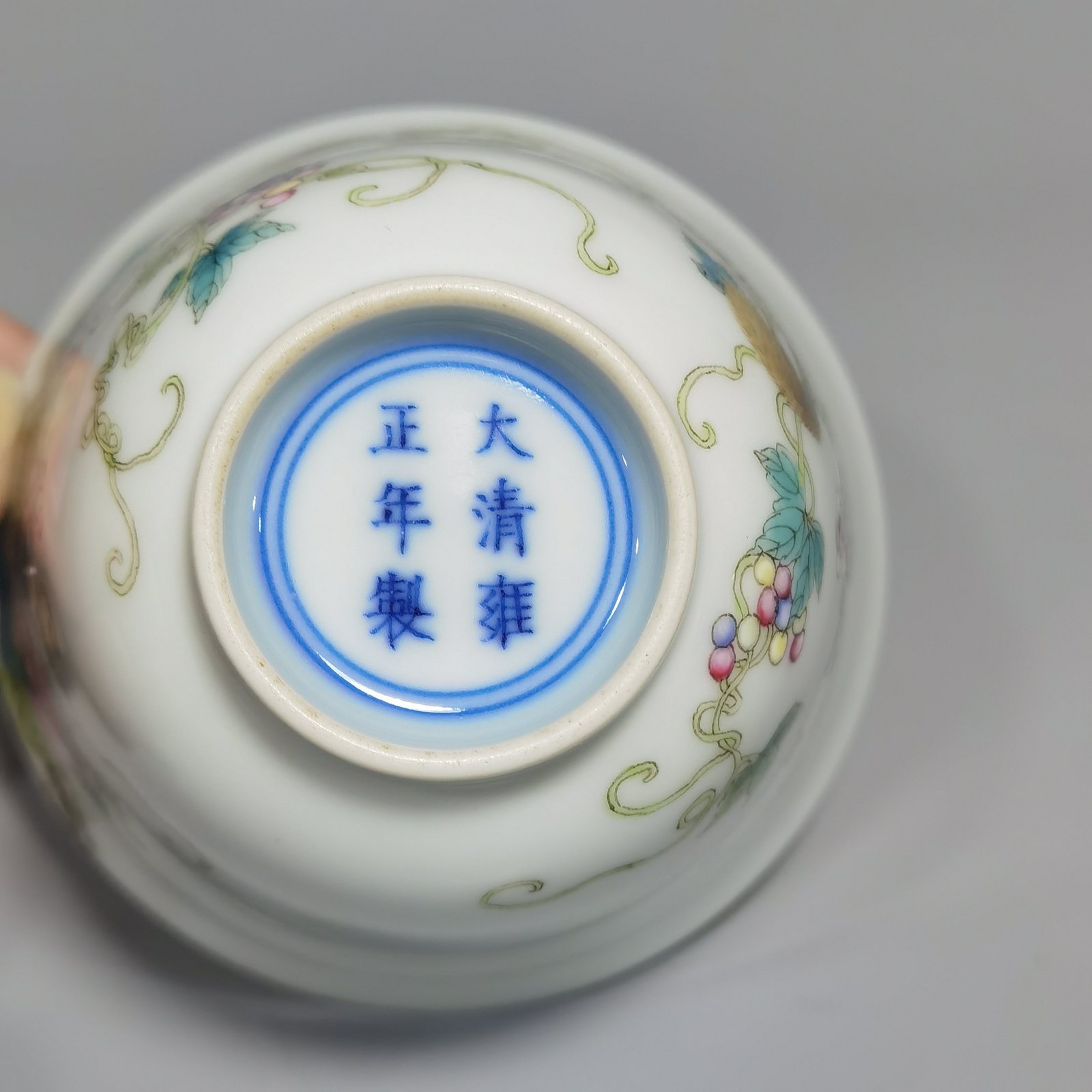 Qing Dynasty Yongzheng A pair of pastel squirrel grape cups