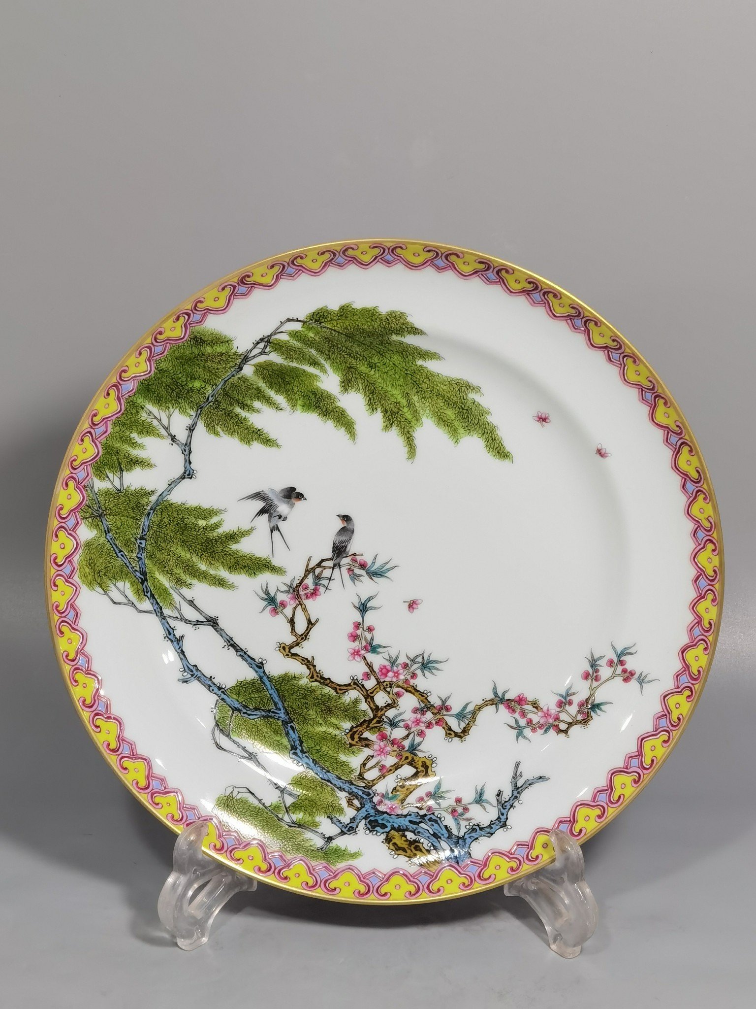 Qing Dynasty Yongzheng Famille rose red glaze dish with Liuyan figure