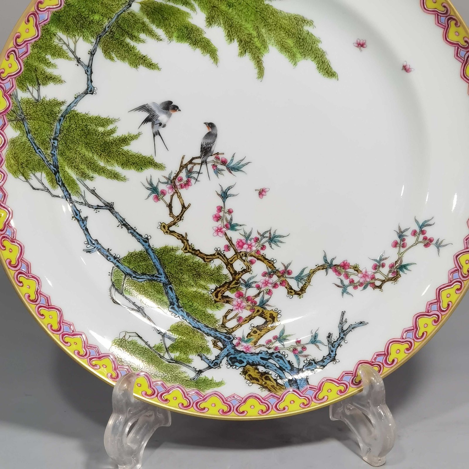 Qing Dynasty Yongzheng Famille rose red glaze dish with Liuyan figure