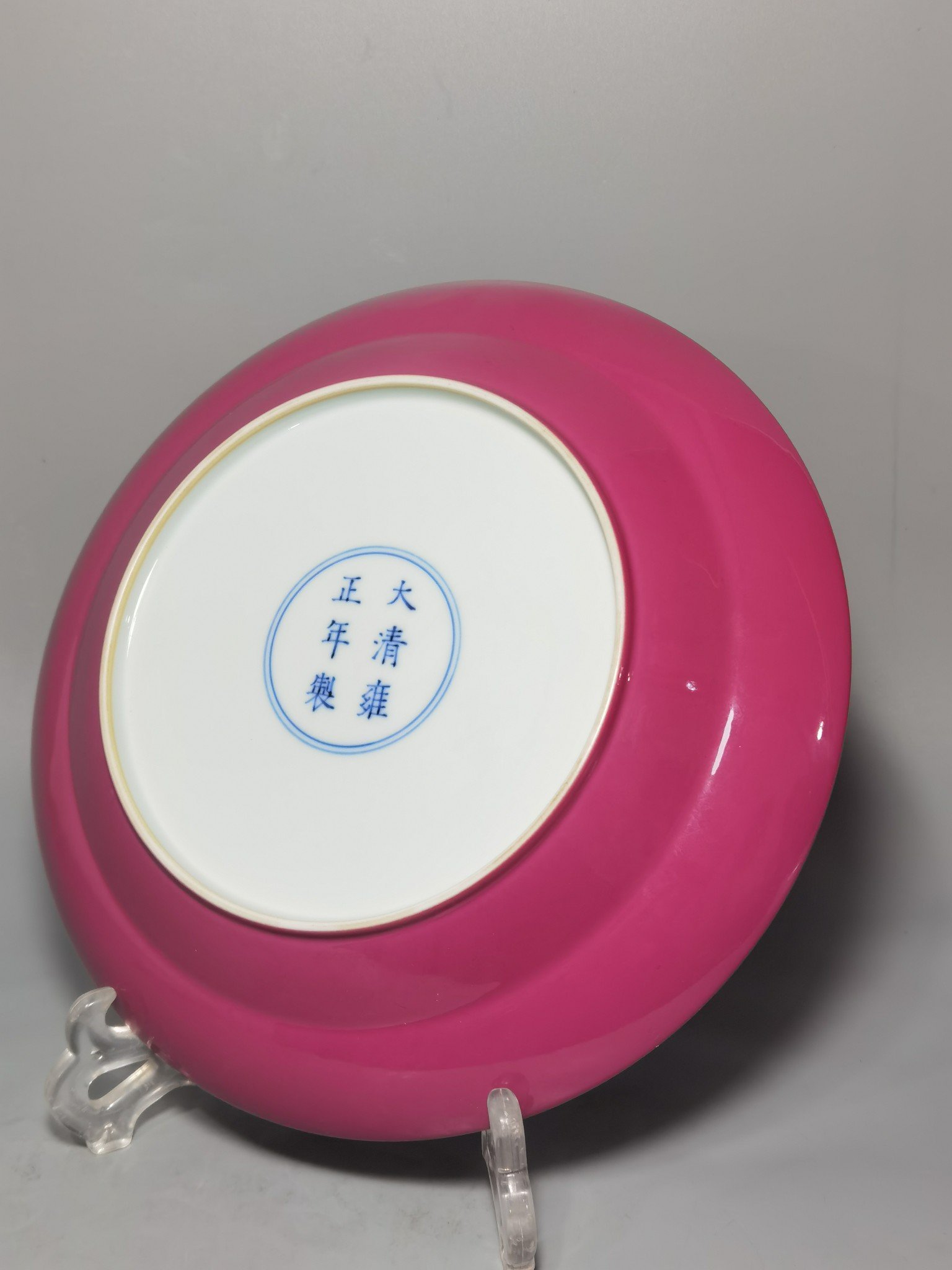 Qing Dynasty Yongzheng Famille rose red glaze dish with Liuyan figure