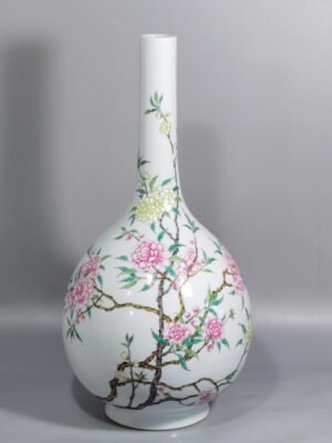 Qing Dynasty Yongzheng famille rose peach pattern bile bottle