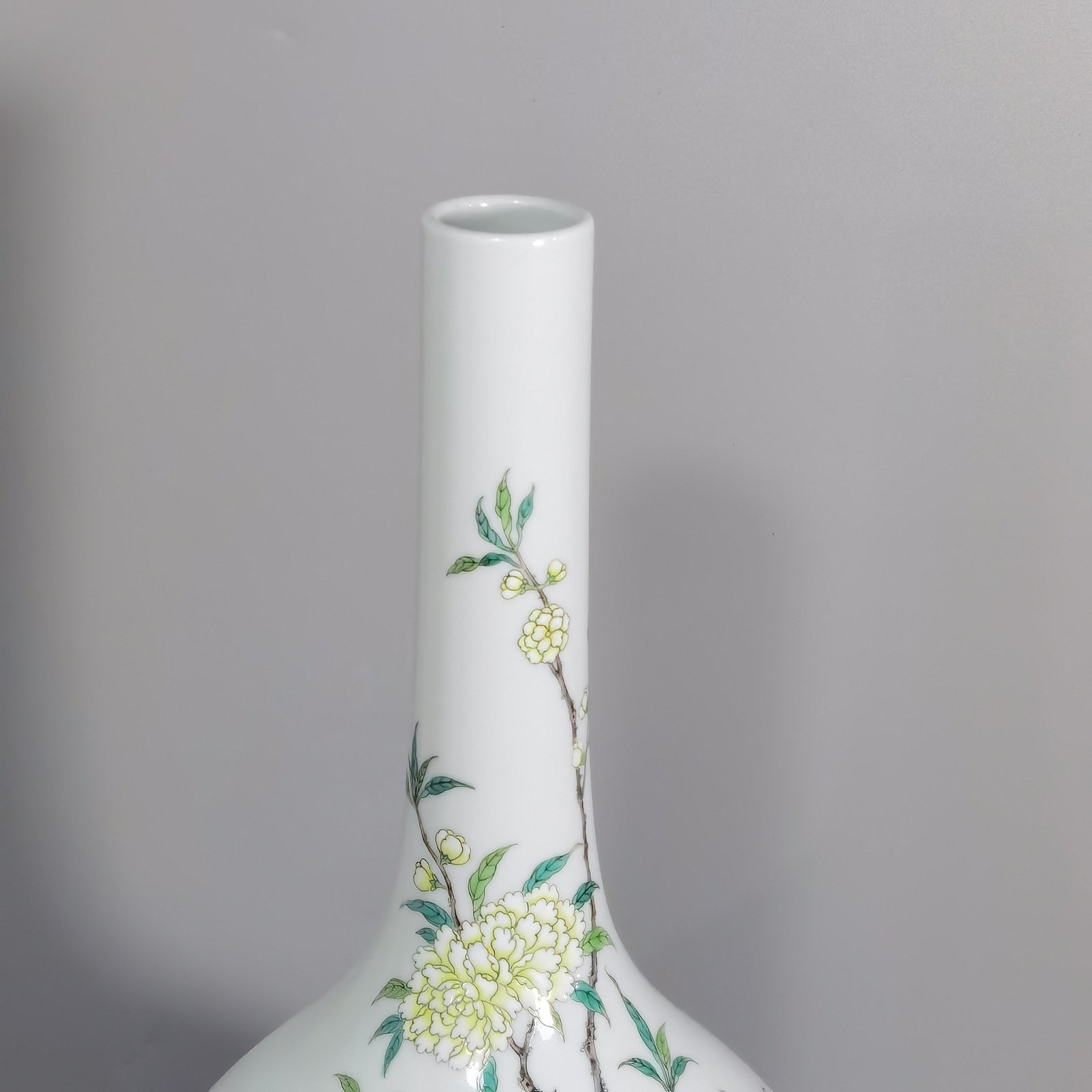 Qing Dynasty Yongzheng famille rose peach pattern bile bottle
