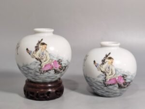Qing Dynasty Yongzheng a famille rose sea house with a pomegranate statue