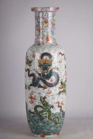 Qing Dynasty Yongzheng pastel seawater Kowloon Xiangyun stick vase