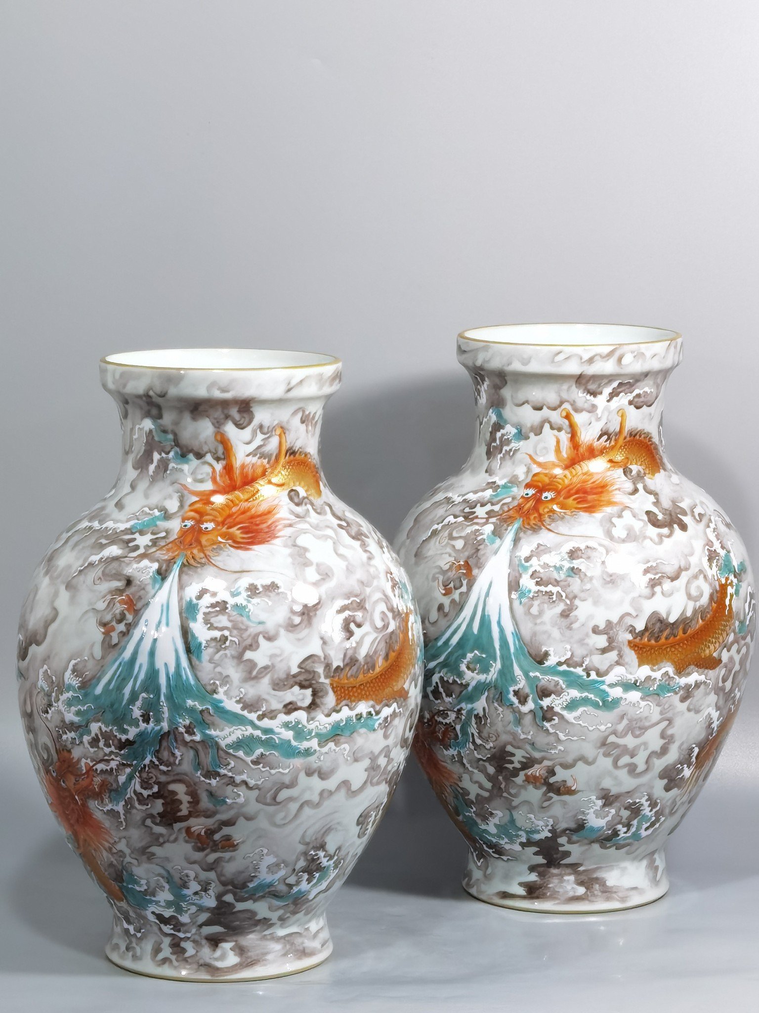 Qing Dynasty Yongzheng Pastel sea water and gold Canglong godson vase