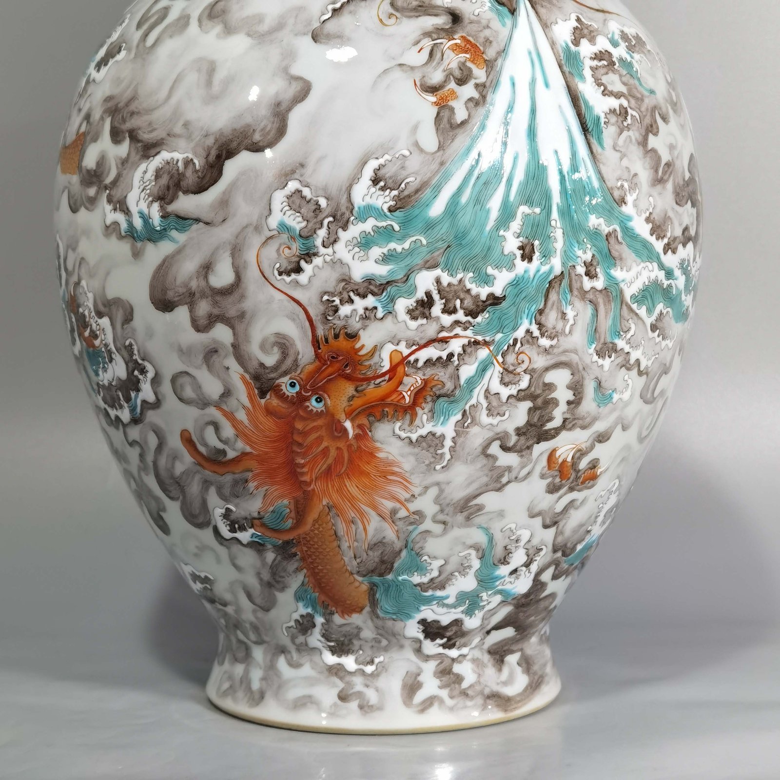 Qing Dynasty Yongzheng Pastel sea water and gold Canglong godson vase