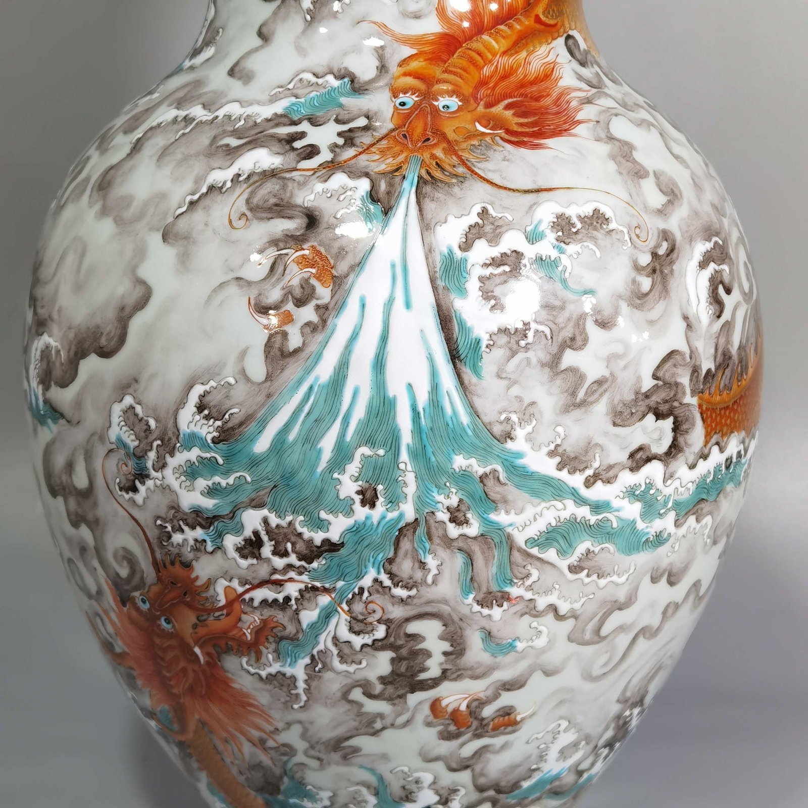 Qing Dynasty Yongzheng Pastel sea water and gold Canglong godson vase