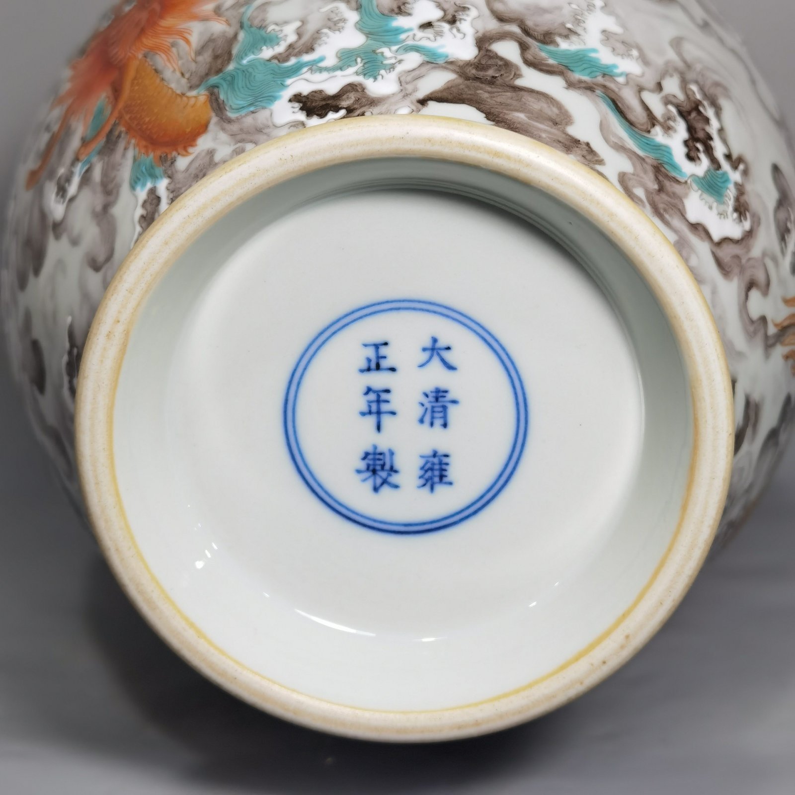 Qing Dynasty Yongzheng Pastel sea water and gold Canglong godson vase