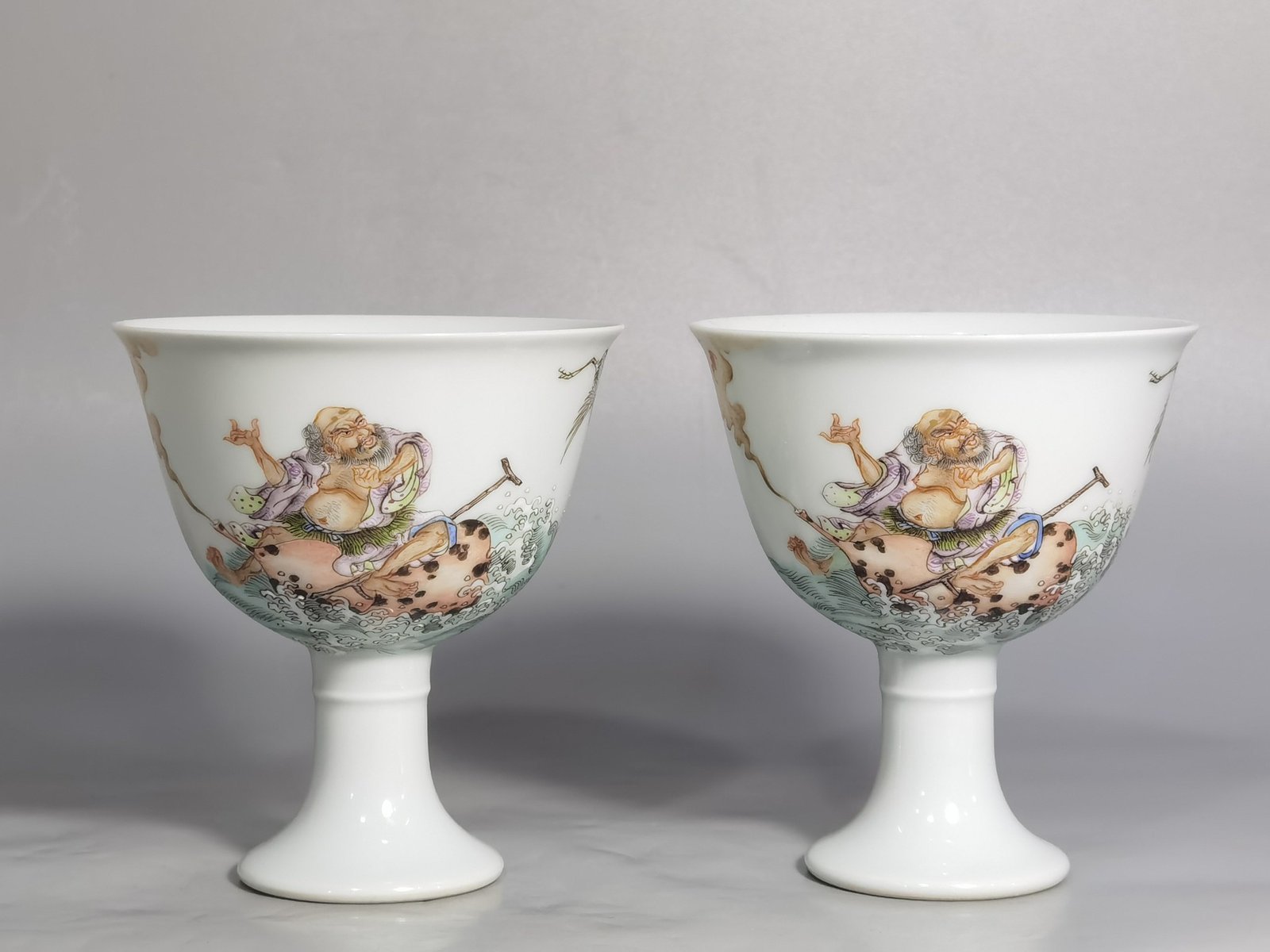 Qing Dynasty Yongzheng a pair of pastel seawater Tieguai Litu goblets