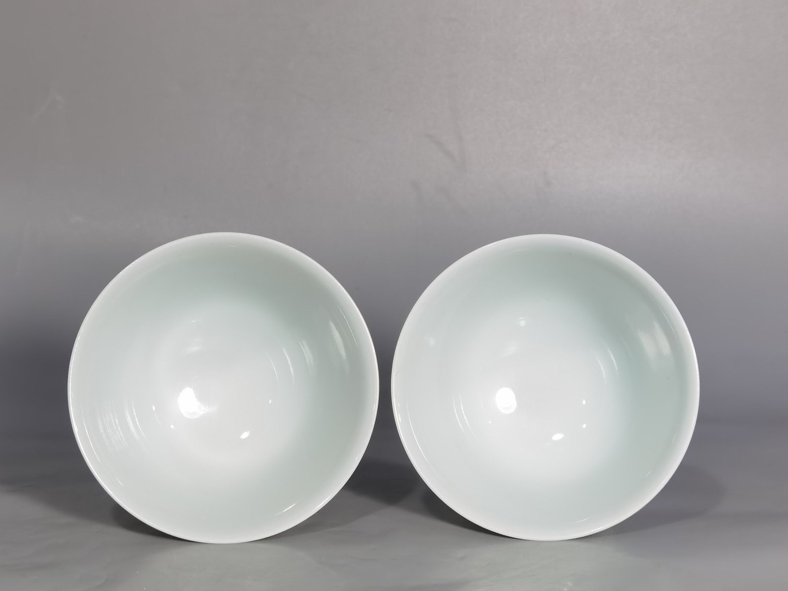 Qing Dynasty Yongzheng a pair of pastel seawater Tieguai Litu goblets