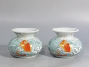 Qing Dynasty Yongzheng A pair of water bowls with pastel seawater fish dragon