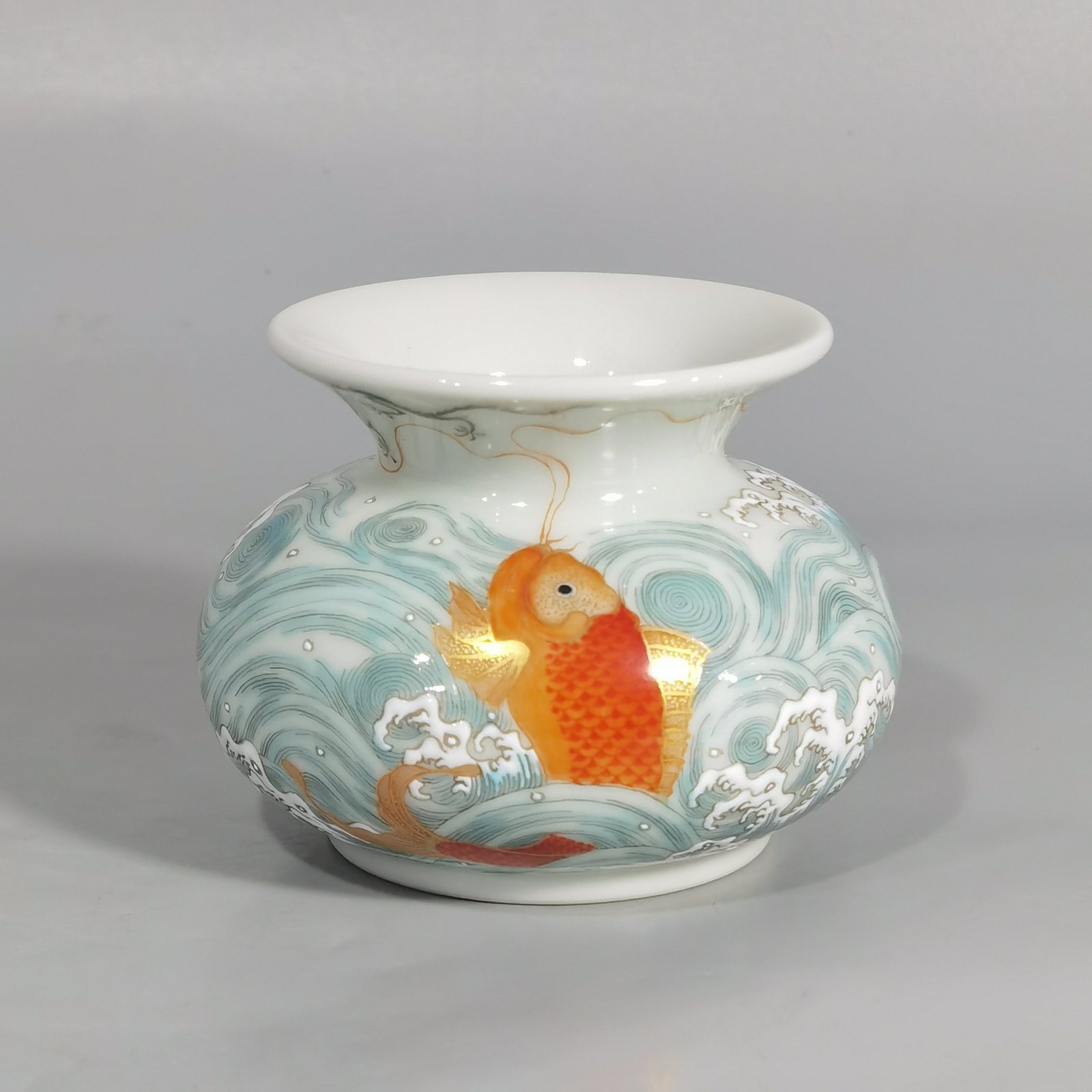 Qing Dynasty Yongzheng A pair of water bowls with pastel seawater fish dragon