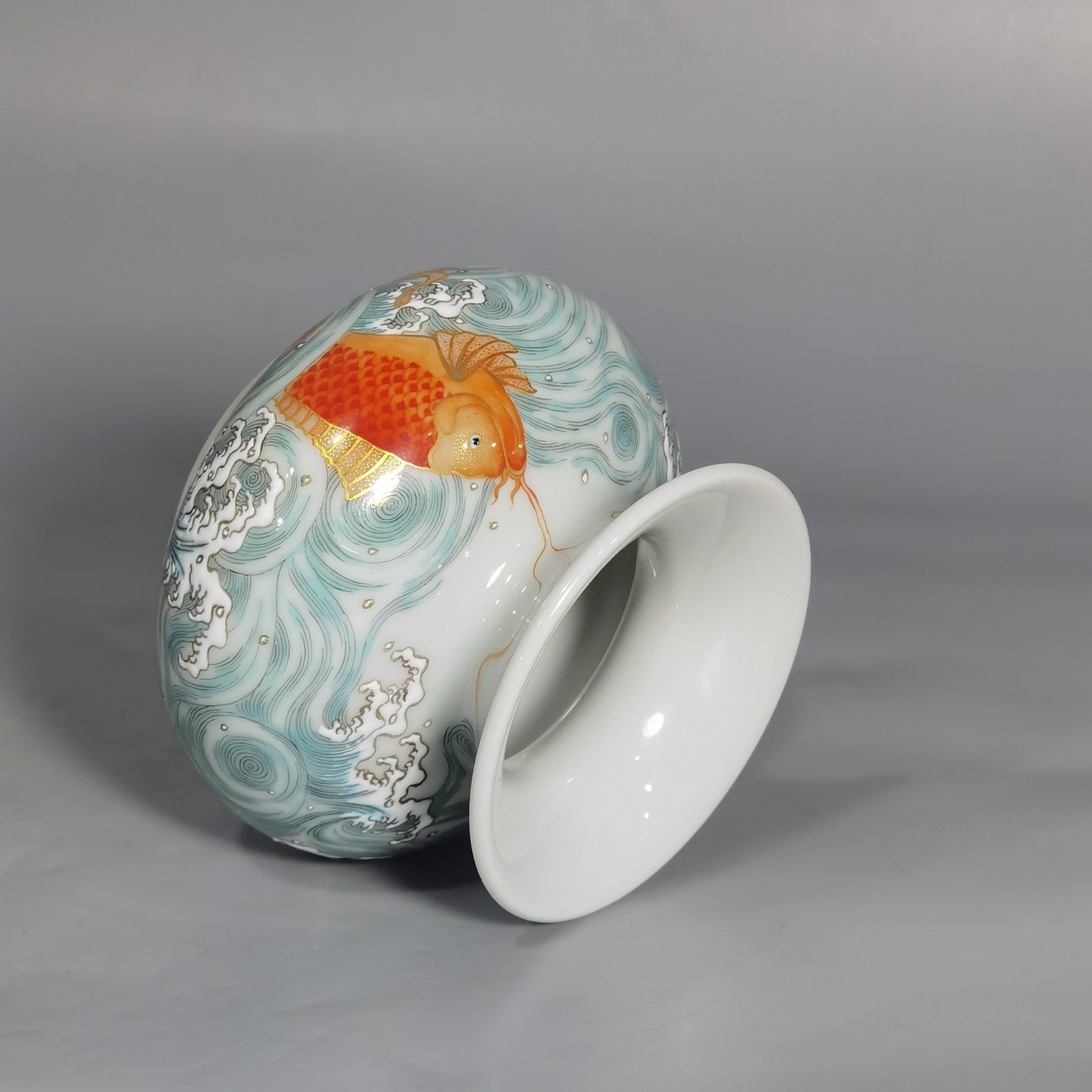 Qing Dynasty Yongzheng A pair of water bowls with pastel seawater fish dragon