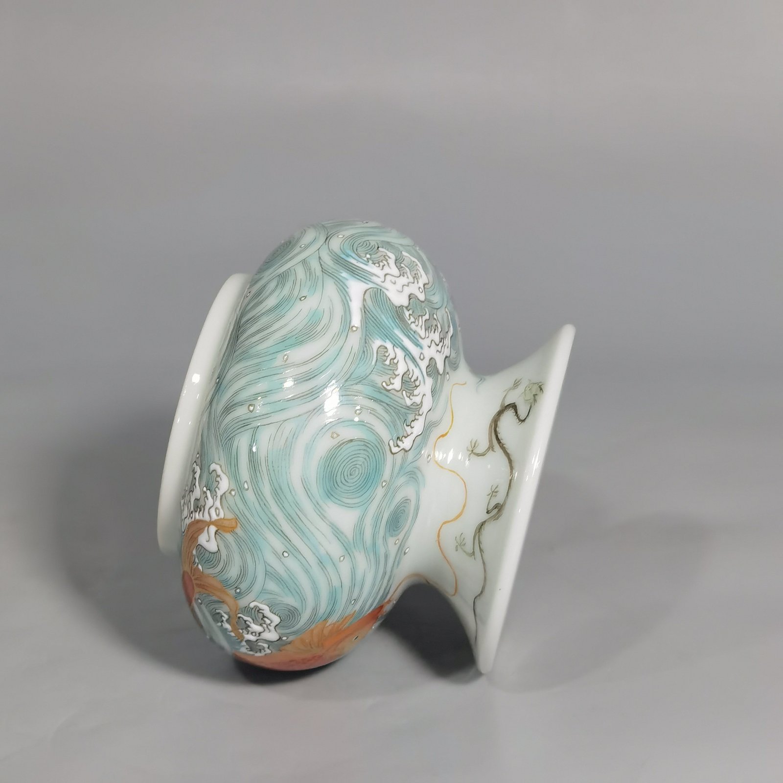 Qing Dynasty Yongzheng A pair of water bowls with pastel seawater fish dragon