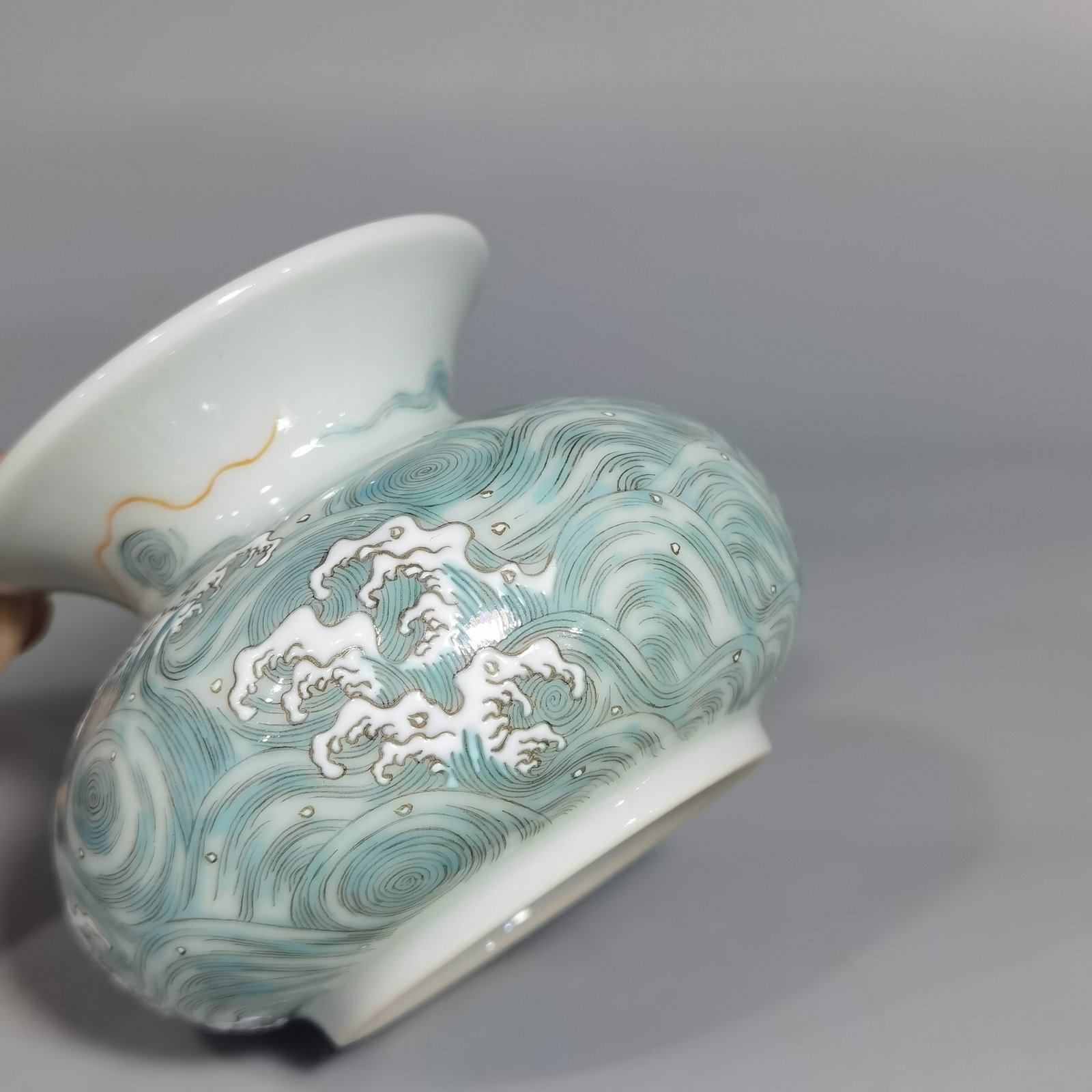 Qing Dynasty Yongzheng A pair of water bowls with pastel seawater fish dragon