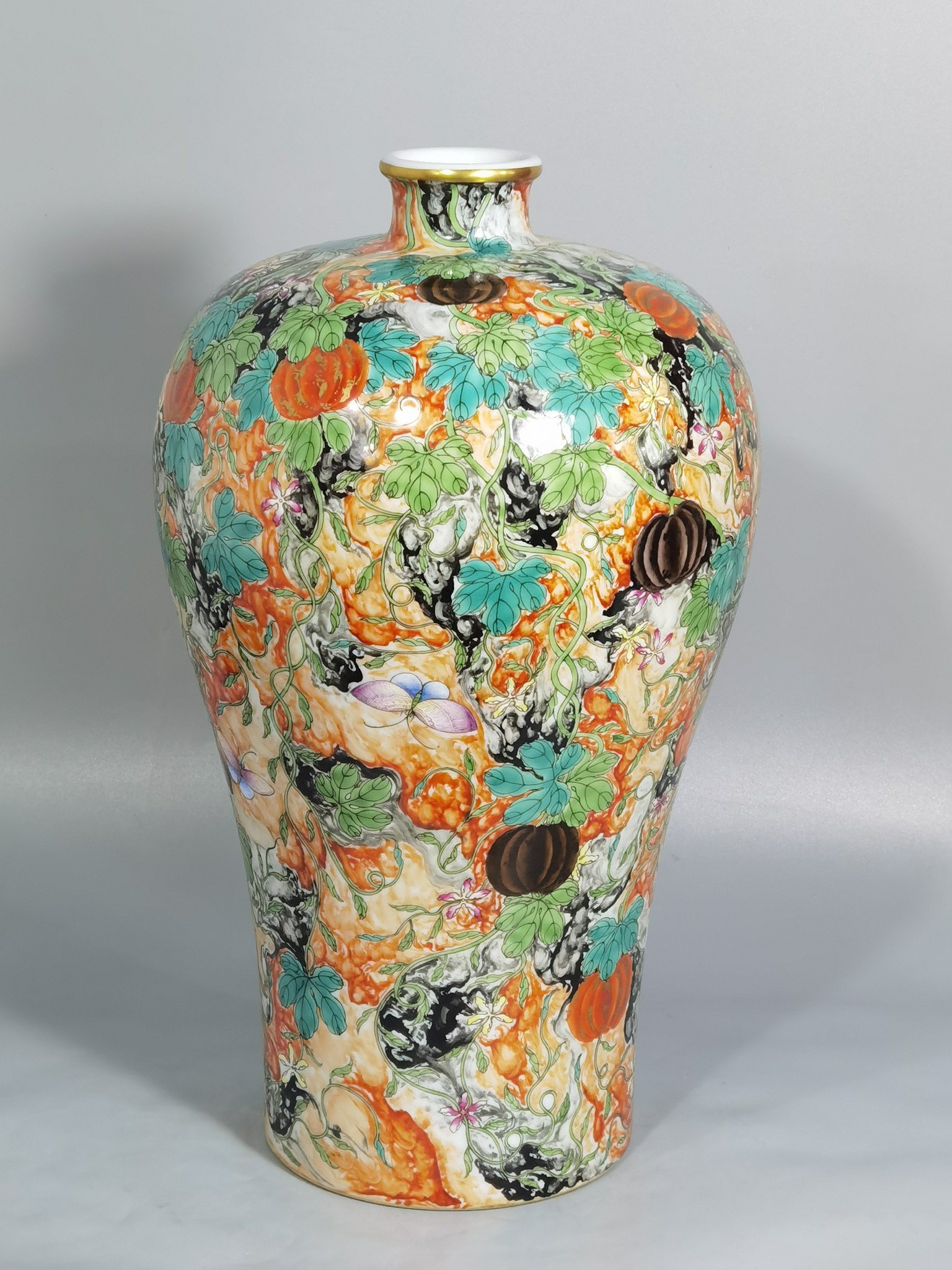 Qing Dynasty Yongzheng Pastel melon plum vase