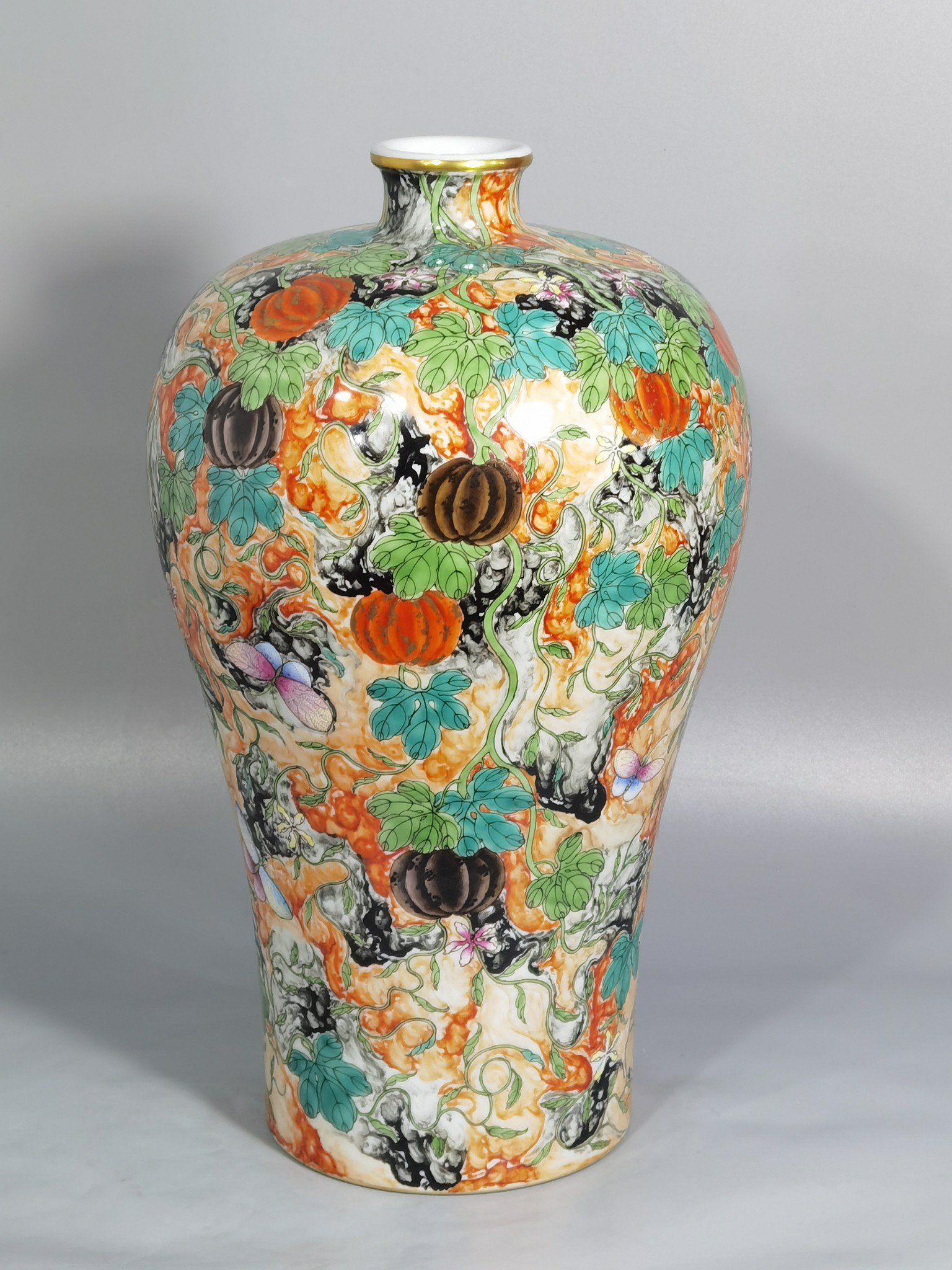 Qing Dynasty Yongzheng Pastel melon plum vase