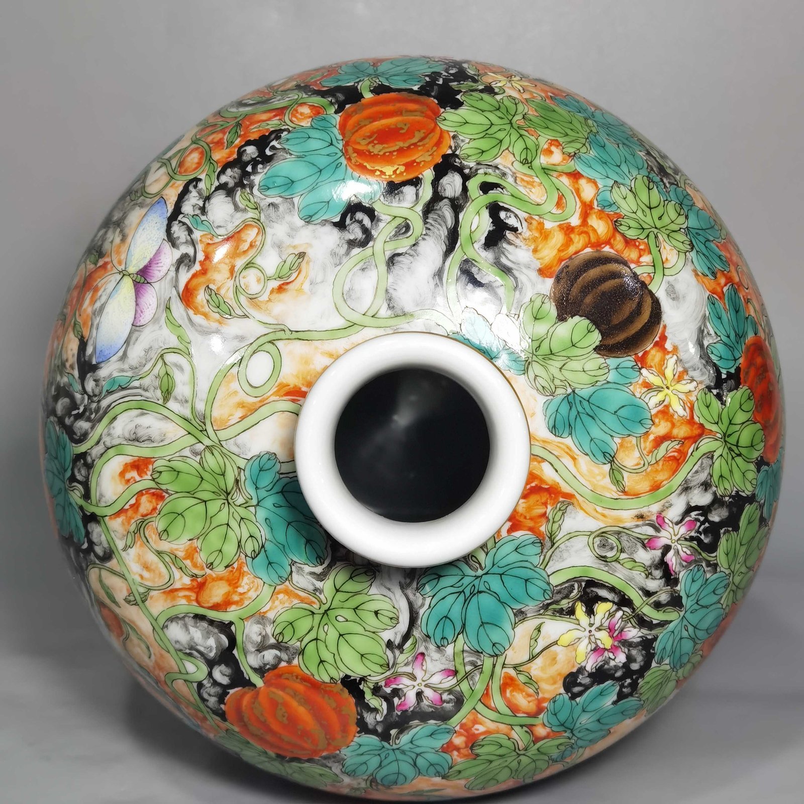 Qing Dynasty Yongzheng Pastel melon plum vase