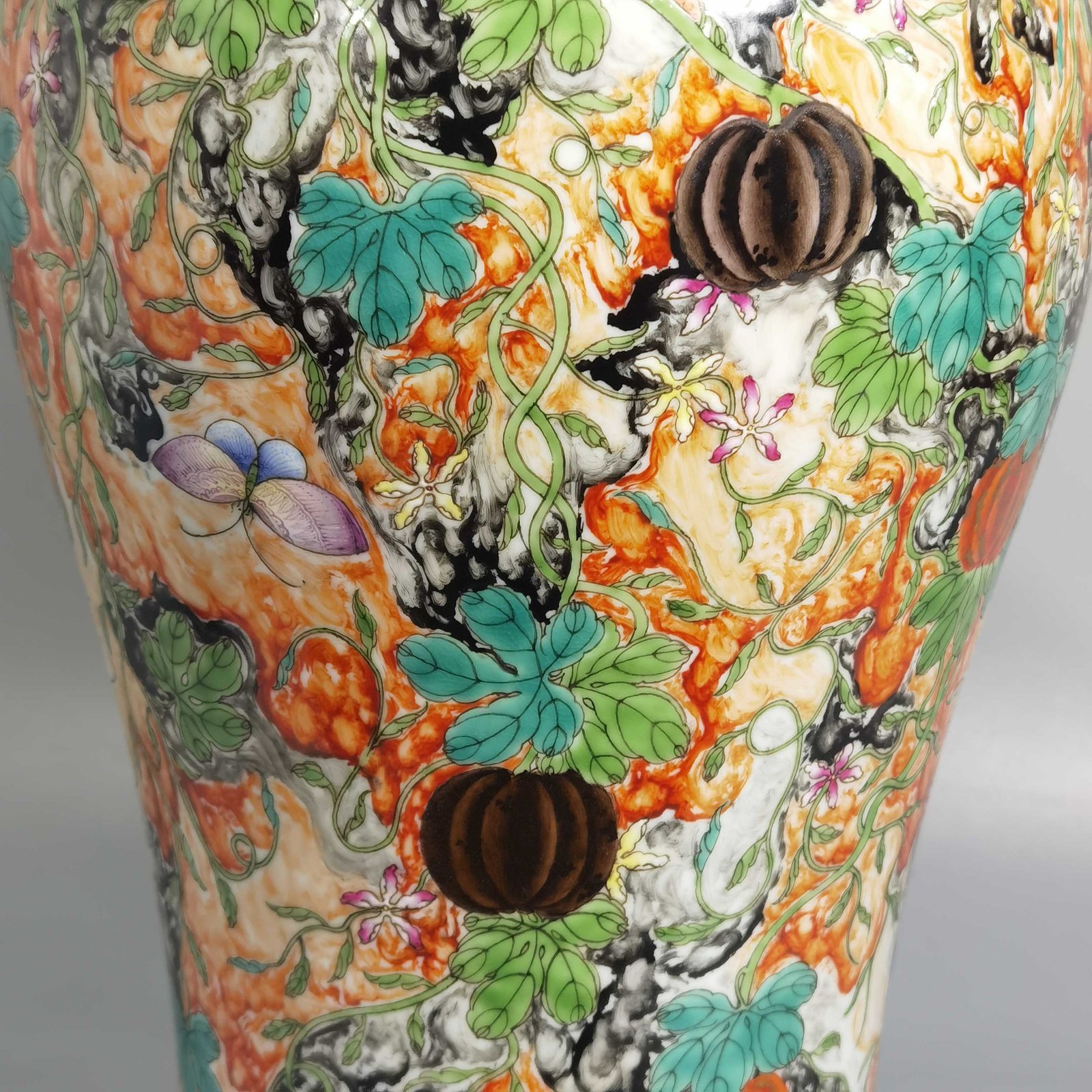 Qing Dynasty Yongzheng Pastel melon plum vase