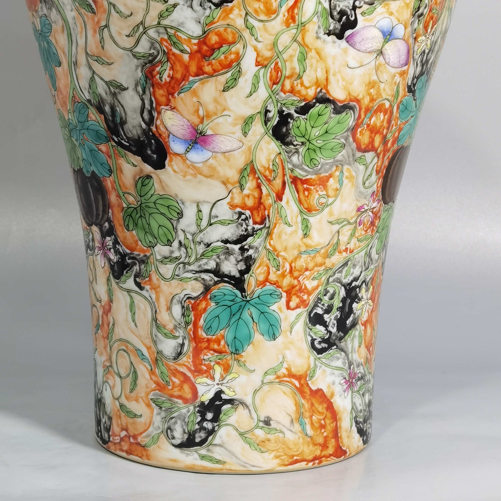 Qing Dynasty Yongzheng Pastel melon plum vase