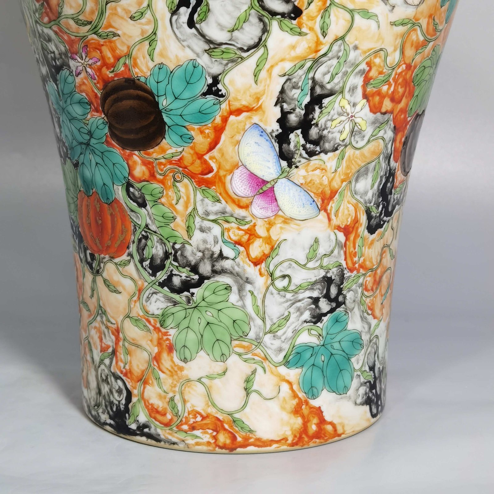 Qing Dynasty Yongzheng Pastel melon plum vase
