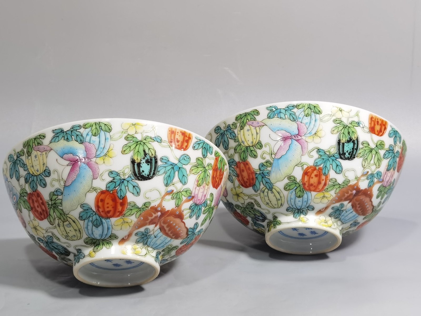 Qing Dynasty Yongzheng A pair of pastel melon-patterned bowls