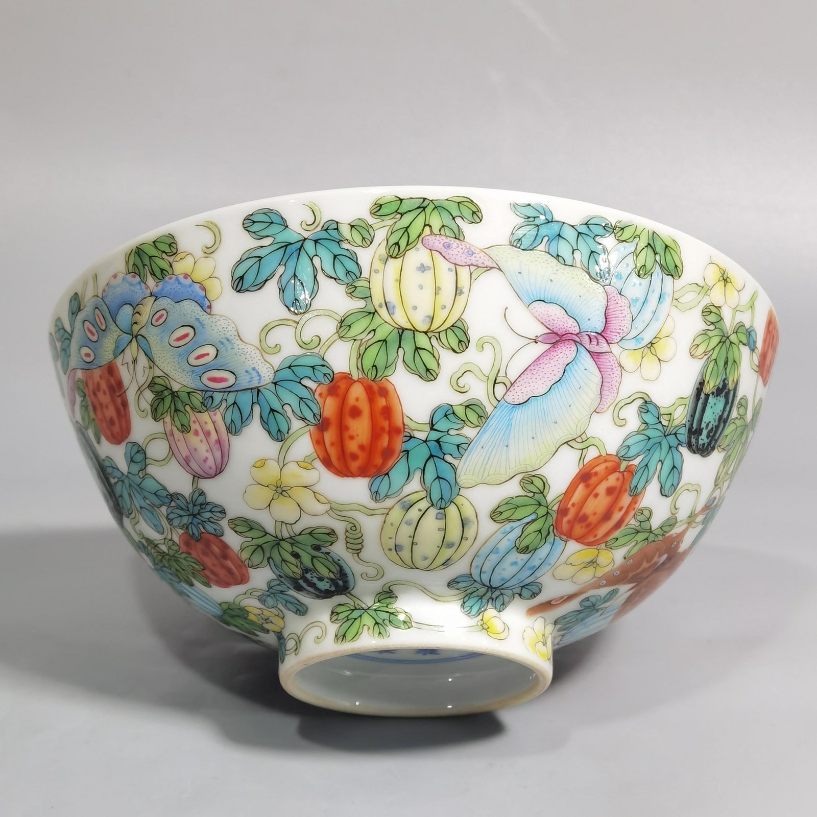 Qing Dynasty Yongzheng A pair of pastel melon-patterned bowls