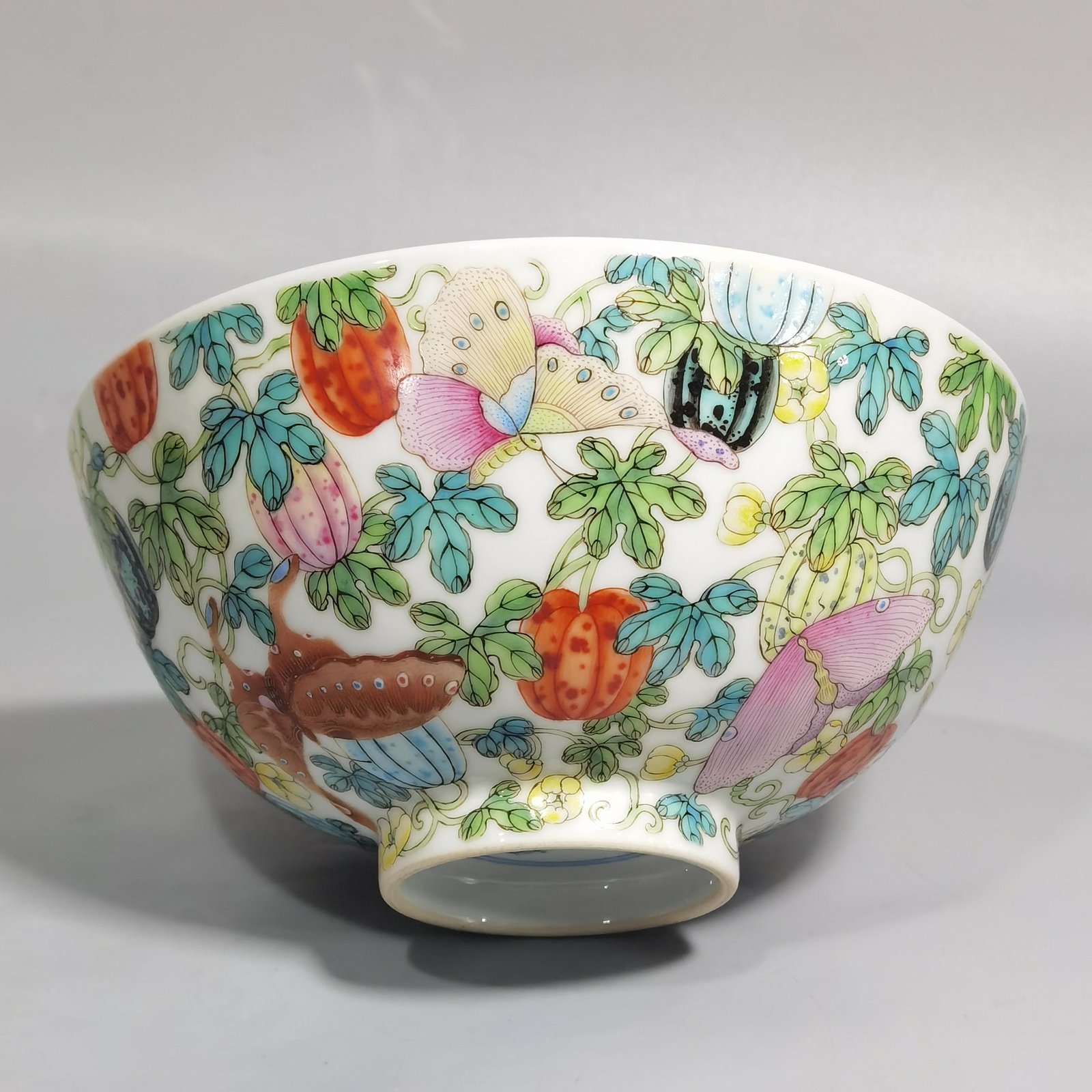 Qing Dynasty Yongzheng A pair of pastel melon-patterned bowls